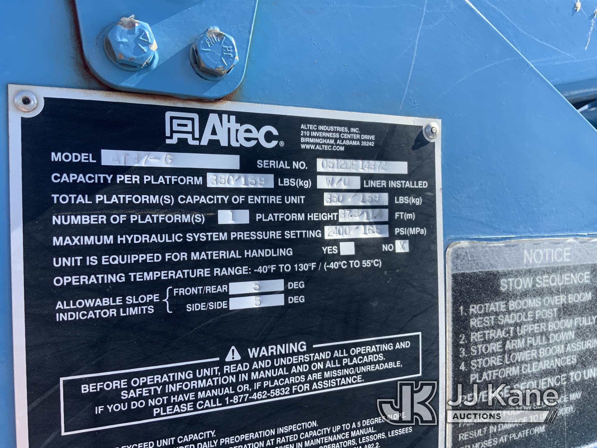 (Dixon, CA) Altec AT37G, mounted behind cab on 2012 Ford F550 4x4 Service Truck Runs & Moves, Upper
