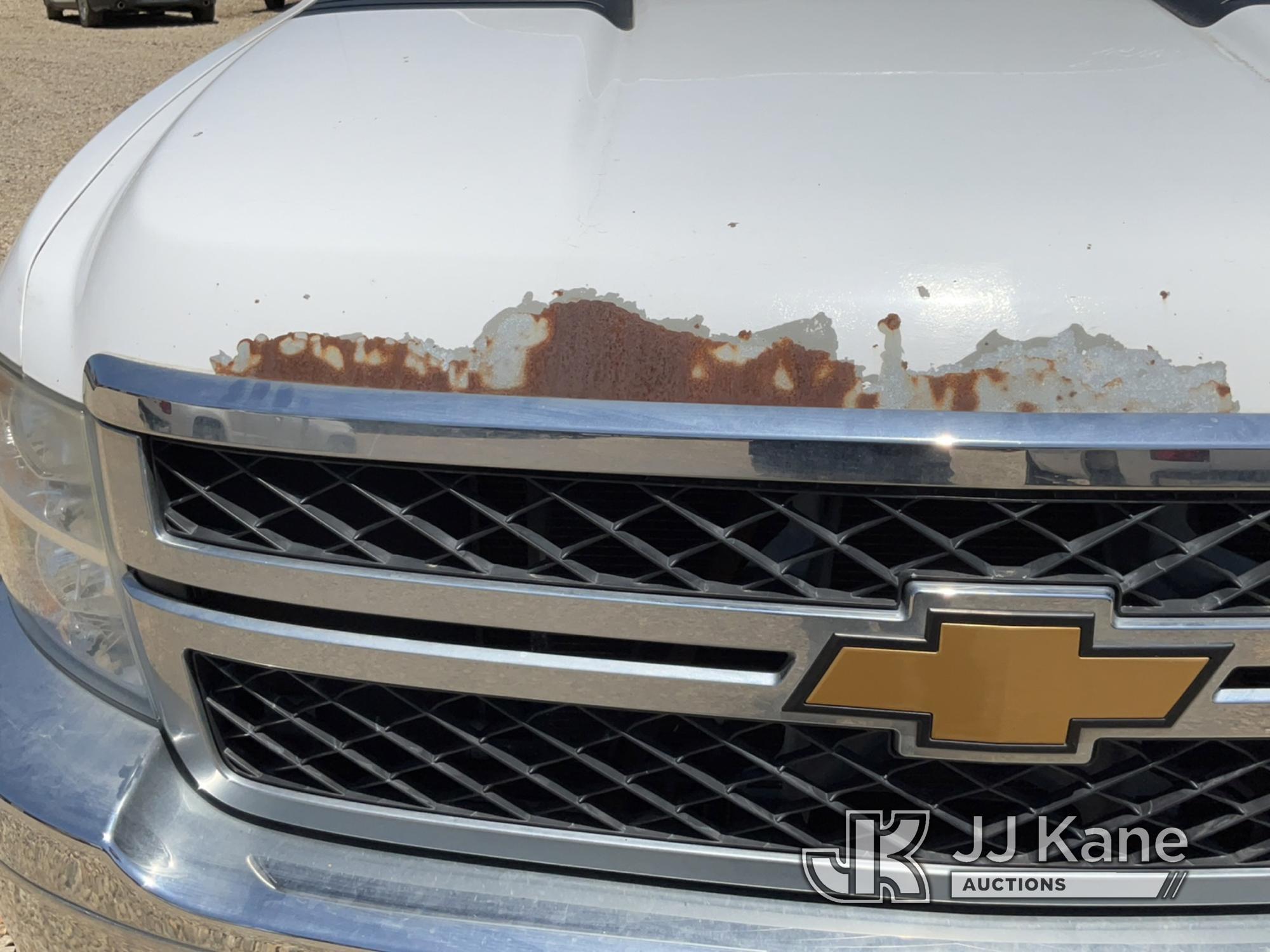 (Robert, LA) 2013 Chevrolet Silverado 2500HD Extended-Cab Pickup Truck Runs & Moves) (Paint Damage,