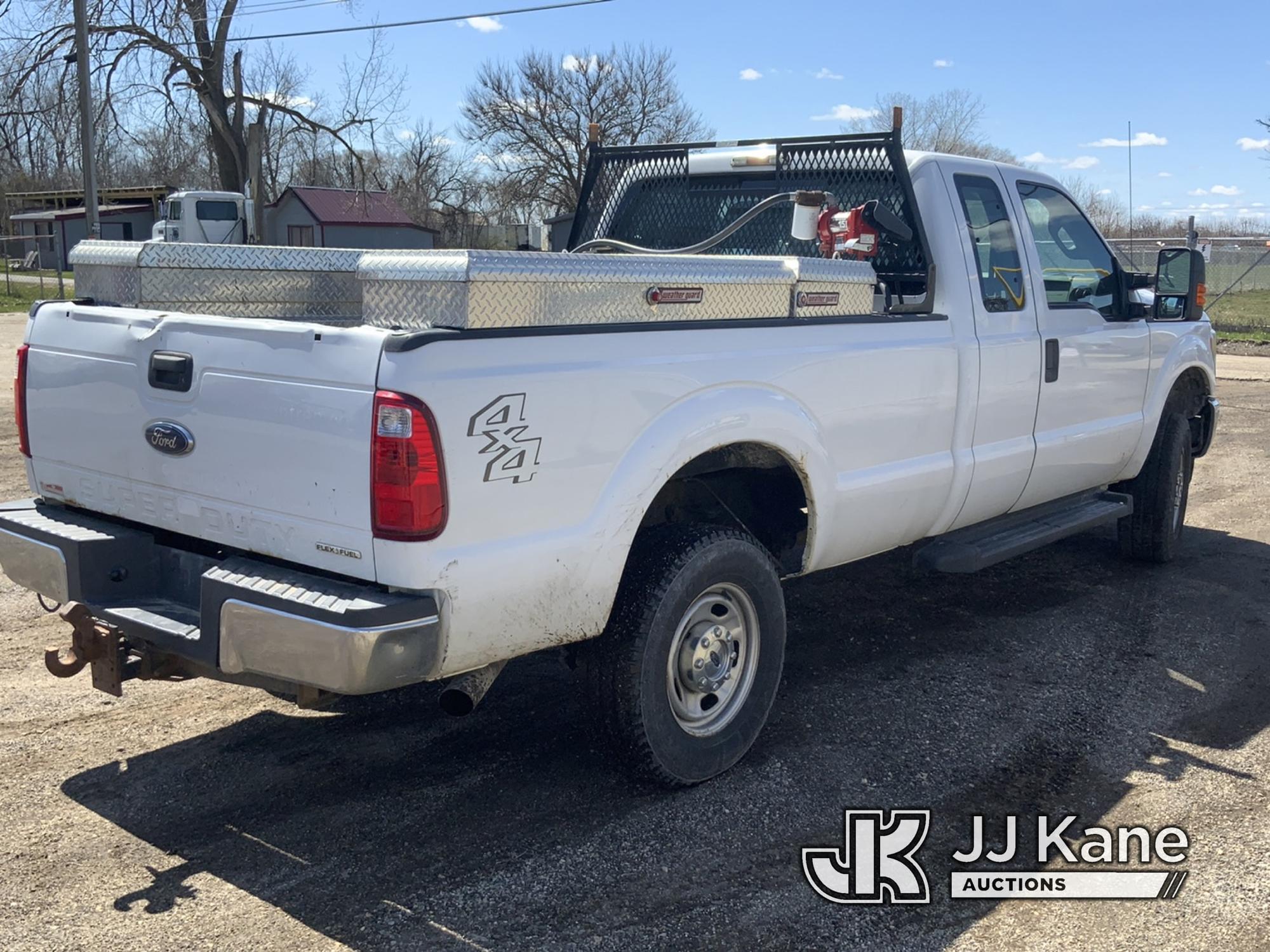 (South Beloit, IL) 2015 Ford F250 4x4 Extended-Cab Pickup Truck Runs & Moves) (Body Damage