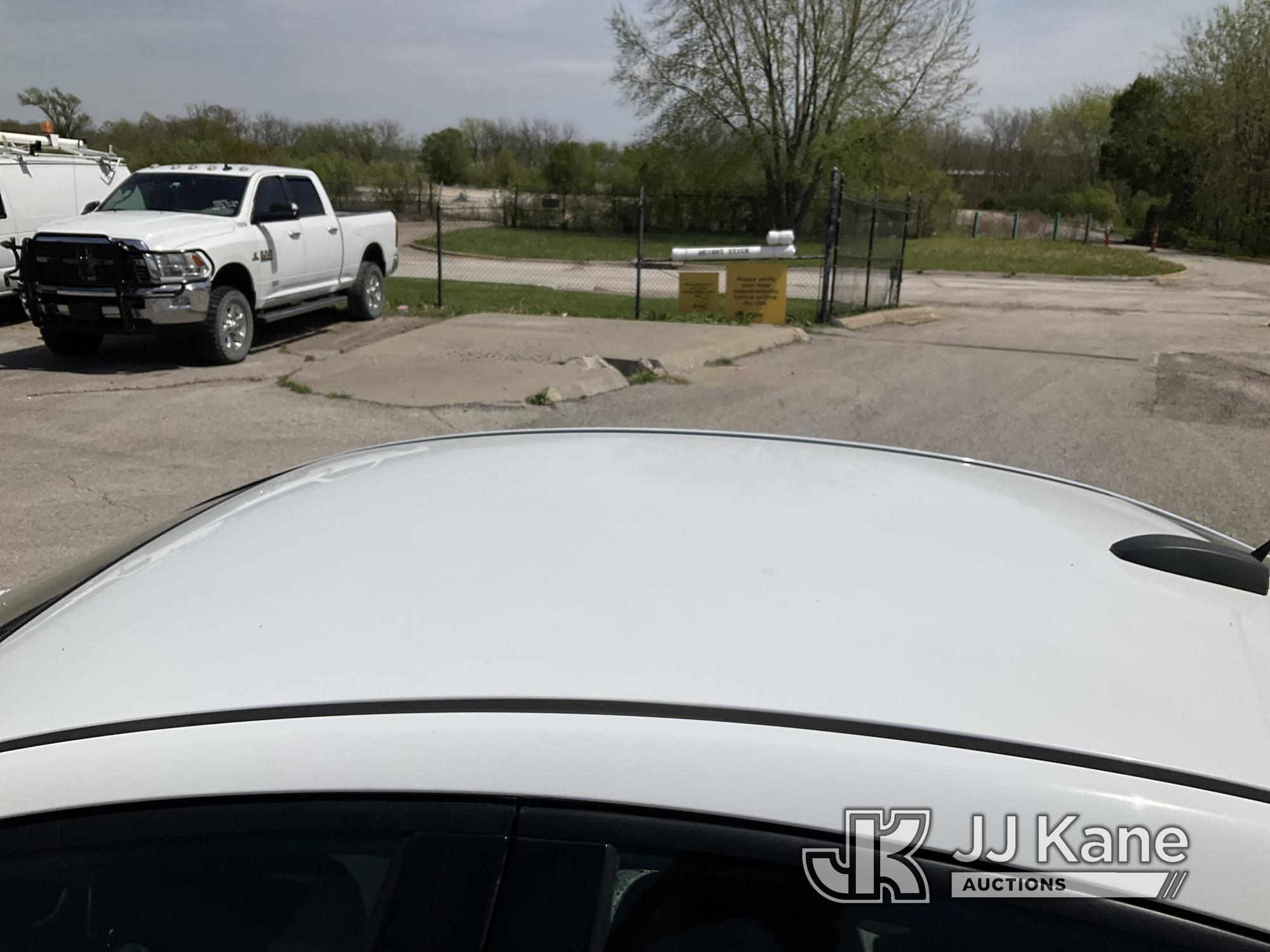(Kansas City, MO) 2015 Chevrolet Cruze 4-Door Sedan Runs & Moves
