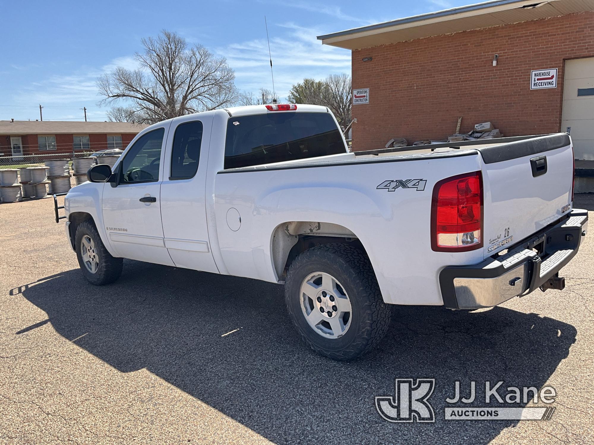 (Roby, TX) 2009 Chevrolet Silverado 1500 4x4 Extended-Cab Pickup Truck, Cooperative owned Runs and M