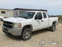 (Hawk Point, MO) 2011 Chevrolet Silverado 2500 Extended-Cab Pickup Truck Runs & Moves) (Paint damage