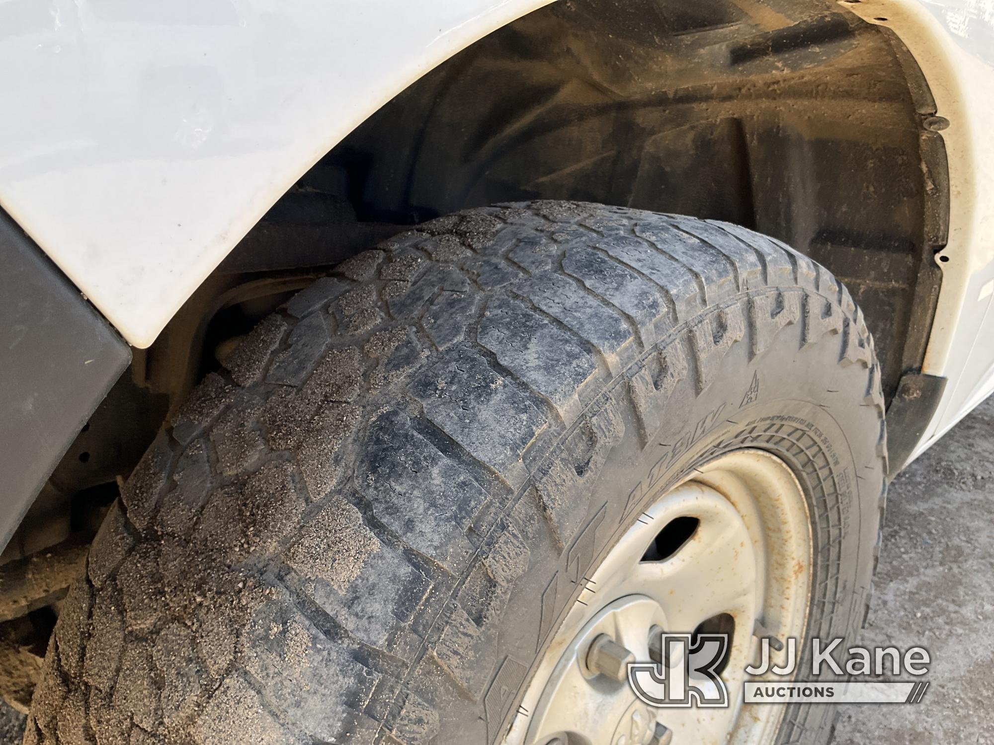 (Shakopee, MN) 2013 RAM 1500 4x4 Crew-Cab Pickup Truck Runs & Moves) (Paint/Body Damage (Rust)