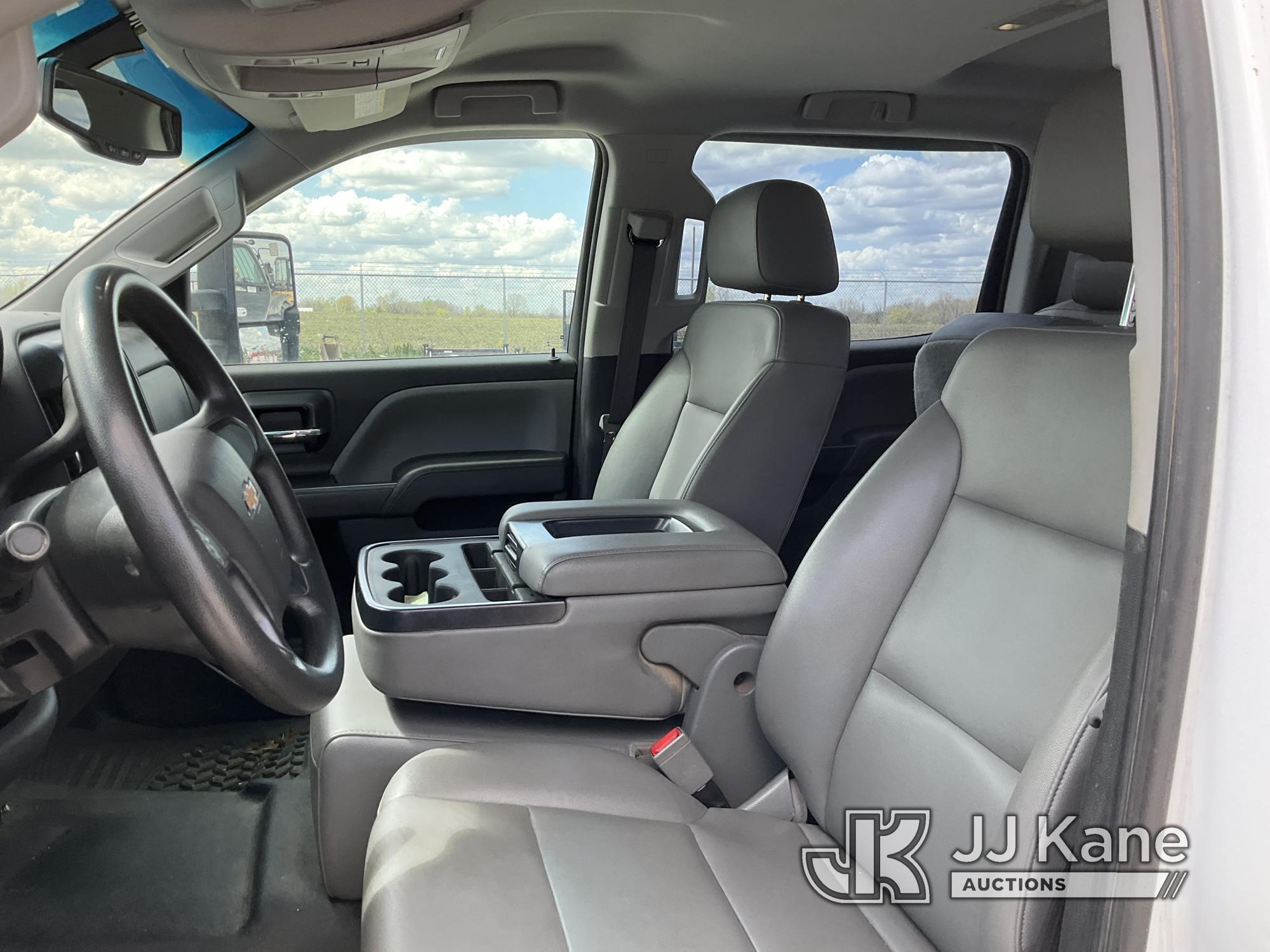 (Hawk Point, MO) 2019 Chevrolet Silverado 2500HD 4x4 Crew-Cab Pickup Truck Runs & Moves
