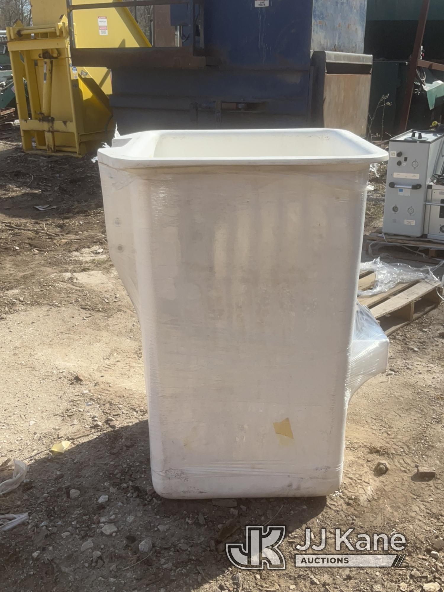 (Des Moines, IA) Altec Bucket 25in x 25in area 3ft 4in tall NOTE: This unit is being sold AS IS/WHER