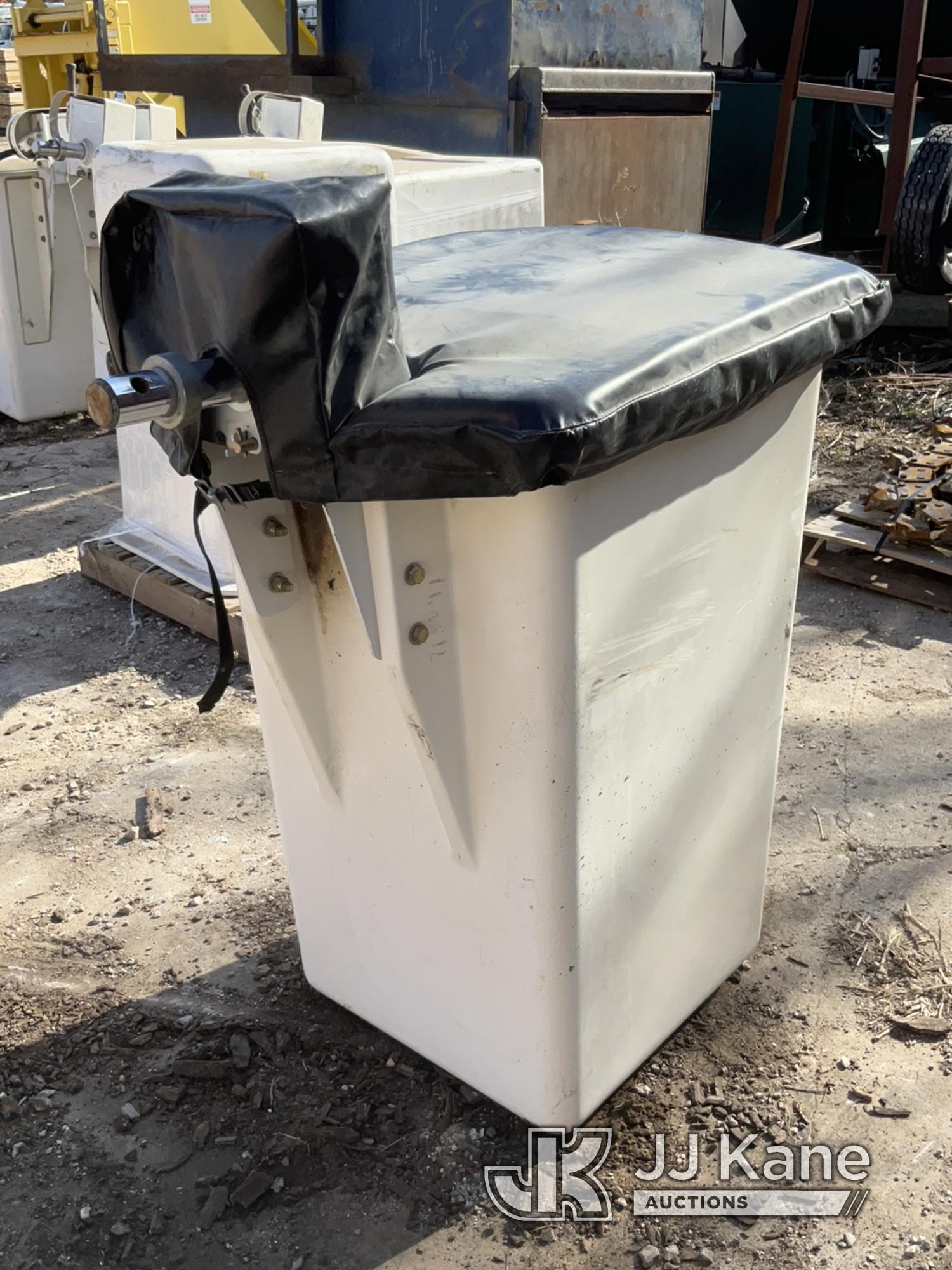(Des Moines, IA) Altec Bucket with Liner and Cover 28in x 28in area 3ft 8in tall NOTE: This unit is