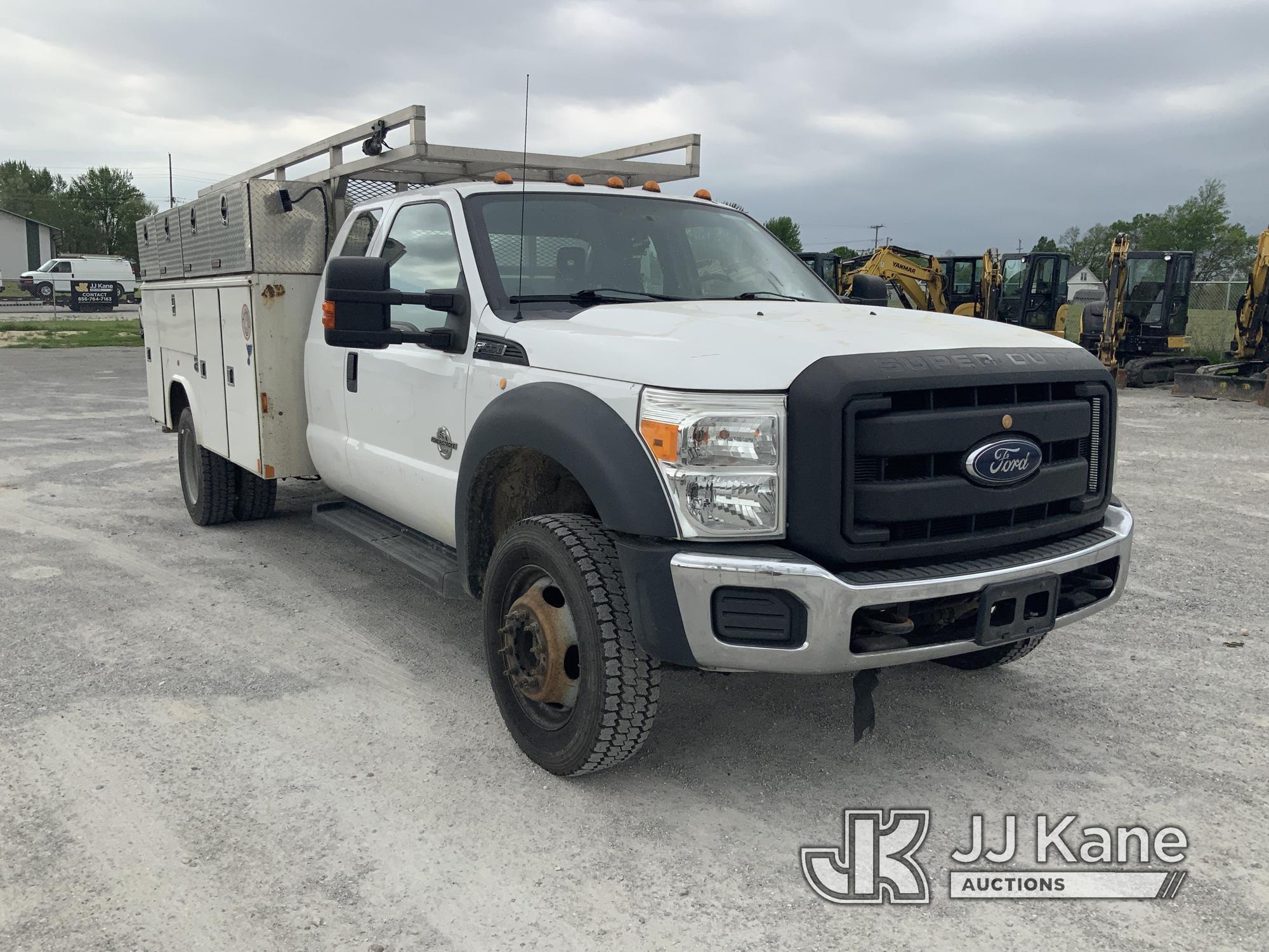 (Hawk Point, MO) 2016 Ford F550 4x4 Extended-Cab Service Truck Runs & Moves) (Body Damage