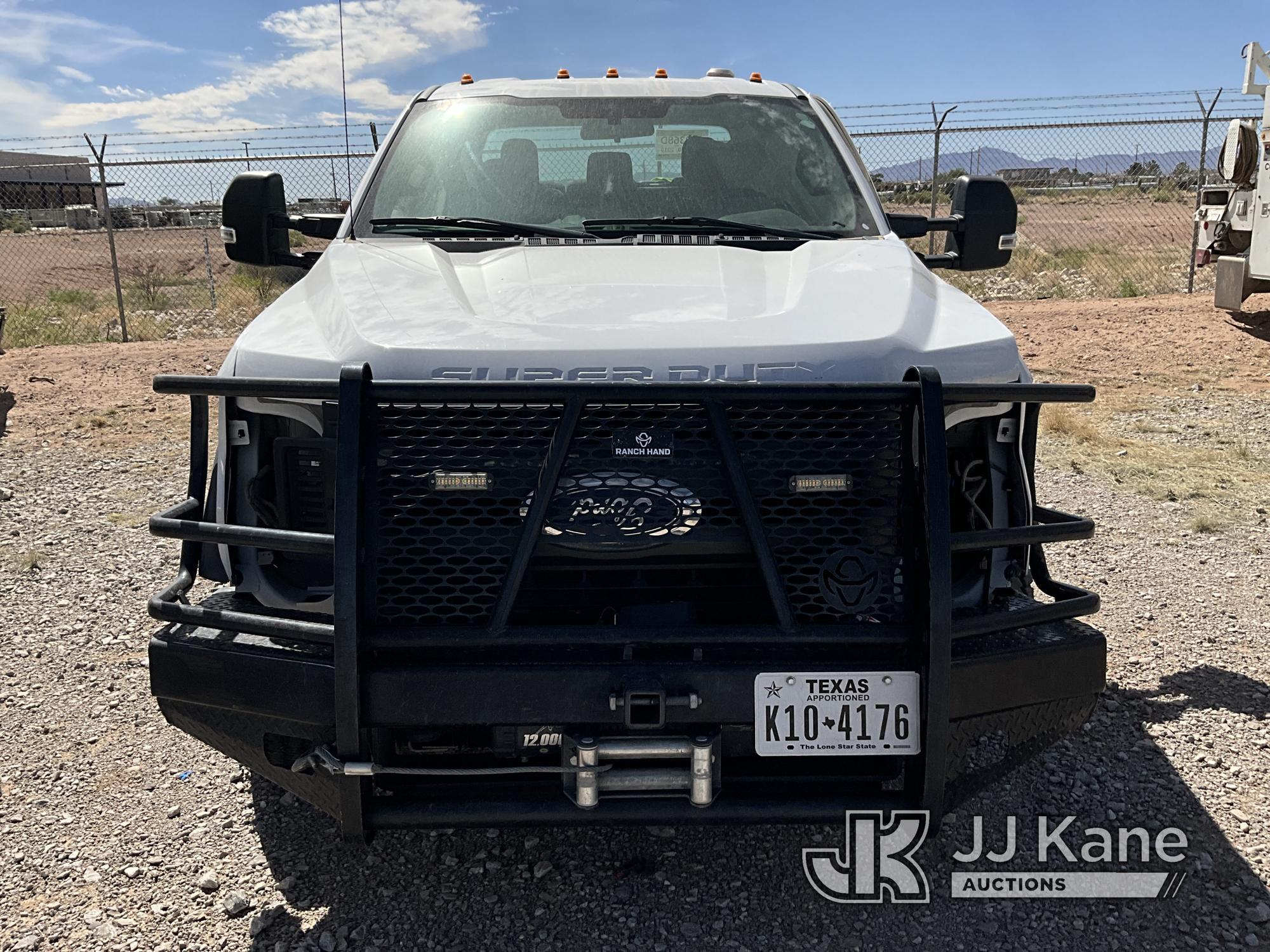 (El Paso, TX) 2019 Ford F550 4x4 Crew-Cab Chassis Wrecked, Not Running Or Moving, Drivers Side Front
