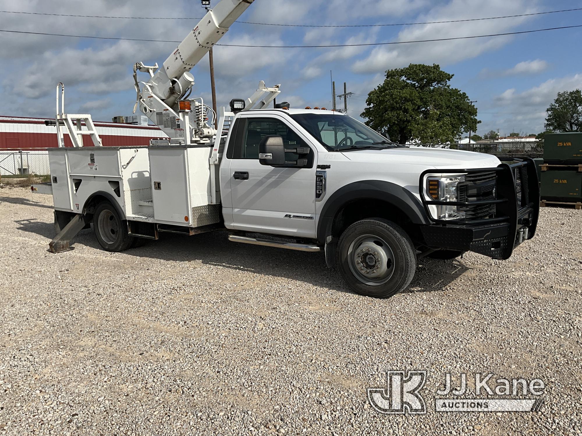 (Azle, TX) HiRanger HR40-M, Material Handling Bucket Truck mounted behind cab on 2018 Ford F550 4x4