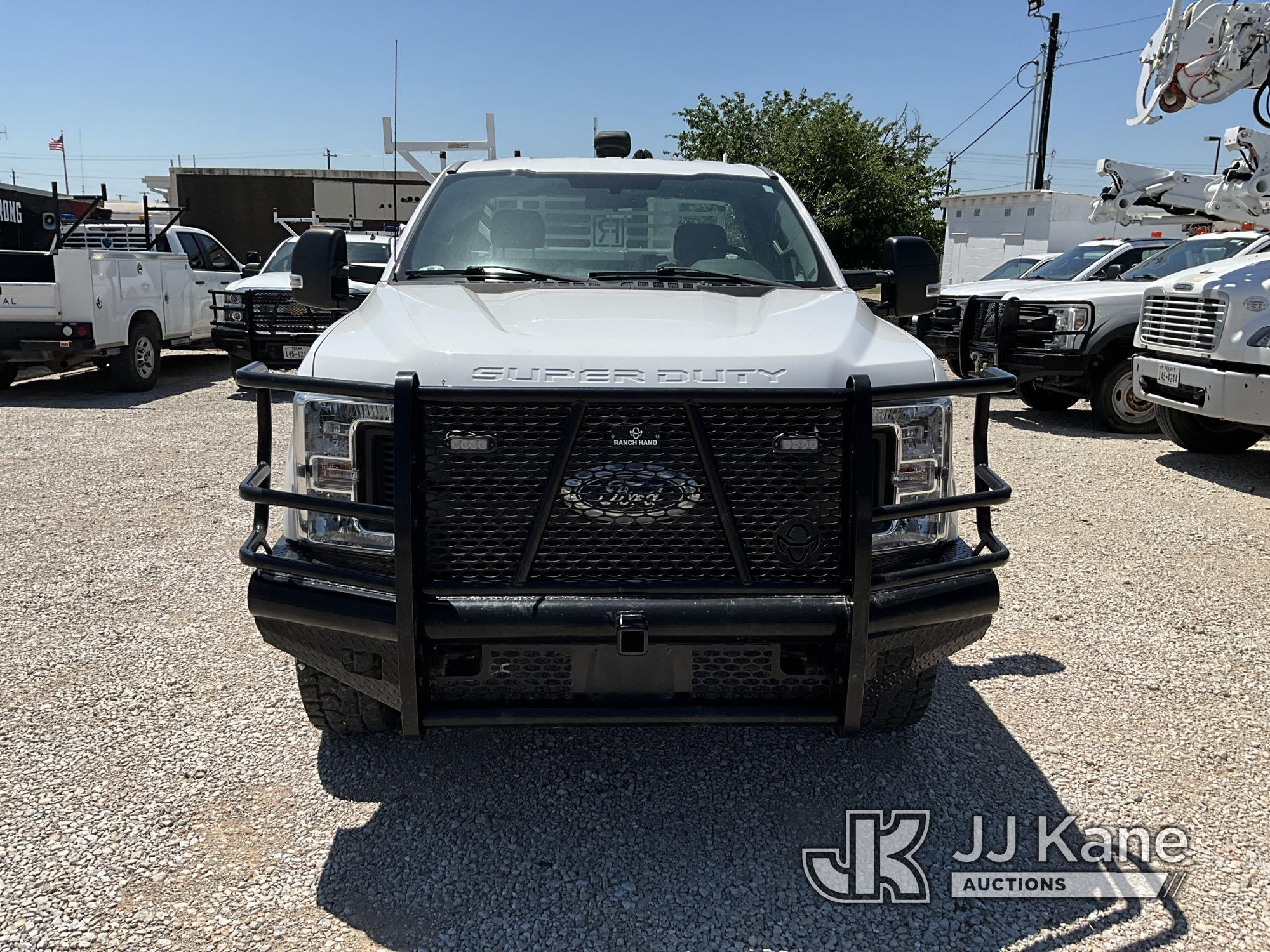 (Azle, TX) 2018 Ford F250 4x4 Service Truck, Cooperative owned Runs and Moves, TPMS Light On