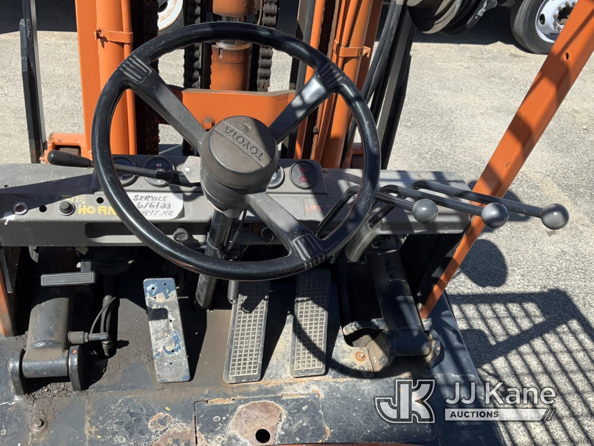 (South Beloit, IL) 1980 Toyota 02-FG30 Solid Tired Forklift Runs, Moves, Operates, Jump to Start, LP