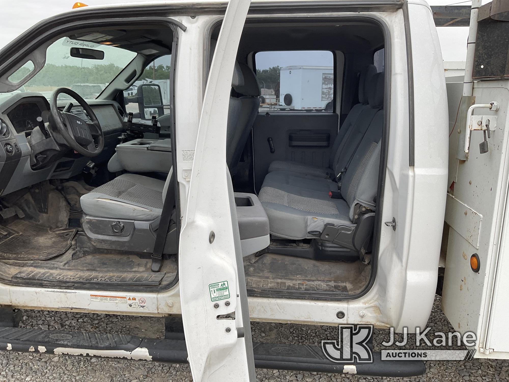 (Johnson City, TX) 2012 Ford F550 4x4 Crew-Cab Service Truck Runs & Moves) (Check Engine Light Is On