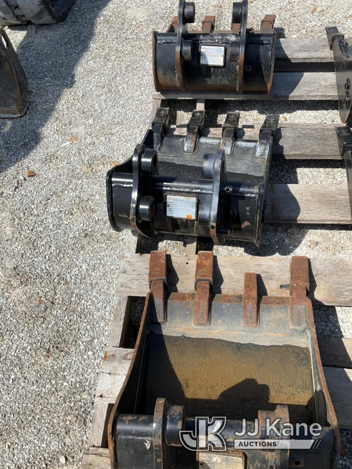 (Hawk Point, MO) 3 Paladin Buckets. (Used. ) NOTE: This unit is being sold AS IS/WHERE IS via Timed