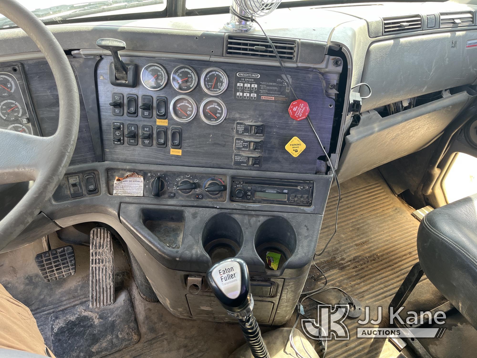 (Hawk Point, MO) 2007 Freightliner Columbia 120 Tractor Truck Runs & Moves, PTO Engages)(Minor Body