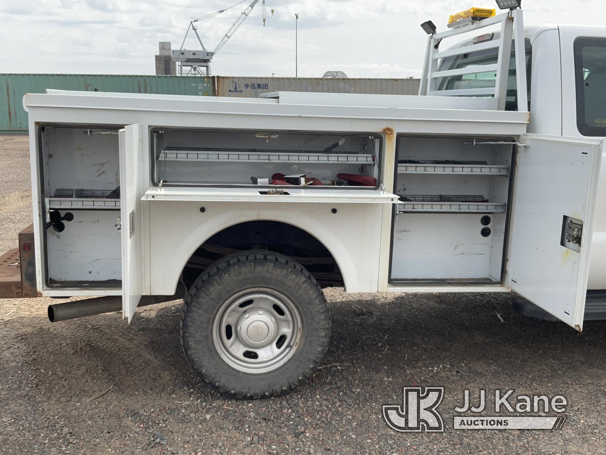 (Duluth, MN) 2016 Ford F250 4x4 Extended-Cab Service Truck, Garage Kept Runs and Moves) (Low Tire Pr