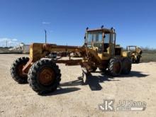 1972 Caterpillar 14H Motor Grader Runs, Moves And Operates, Paint/Rust/Body Damage, Cracked Windshie
