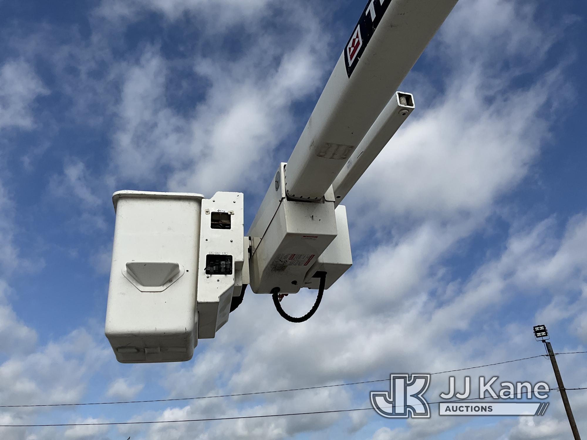 (Azle, TX) HiRanger HR40-M, Material Handling Bucket Truck mounted behind cab on 2018 Ford F550 4x4