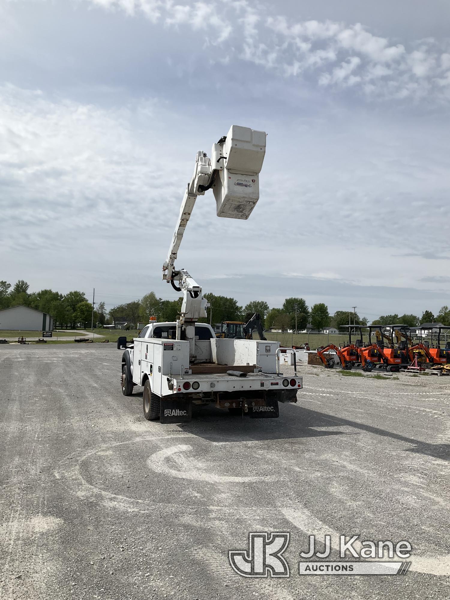 (Hawk Point, MO) Altec AT40G, Telescopic Insulated Bucket Truck mounted behind cab on 2016 Ford F550