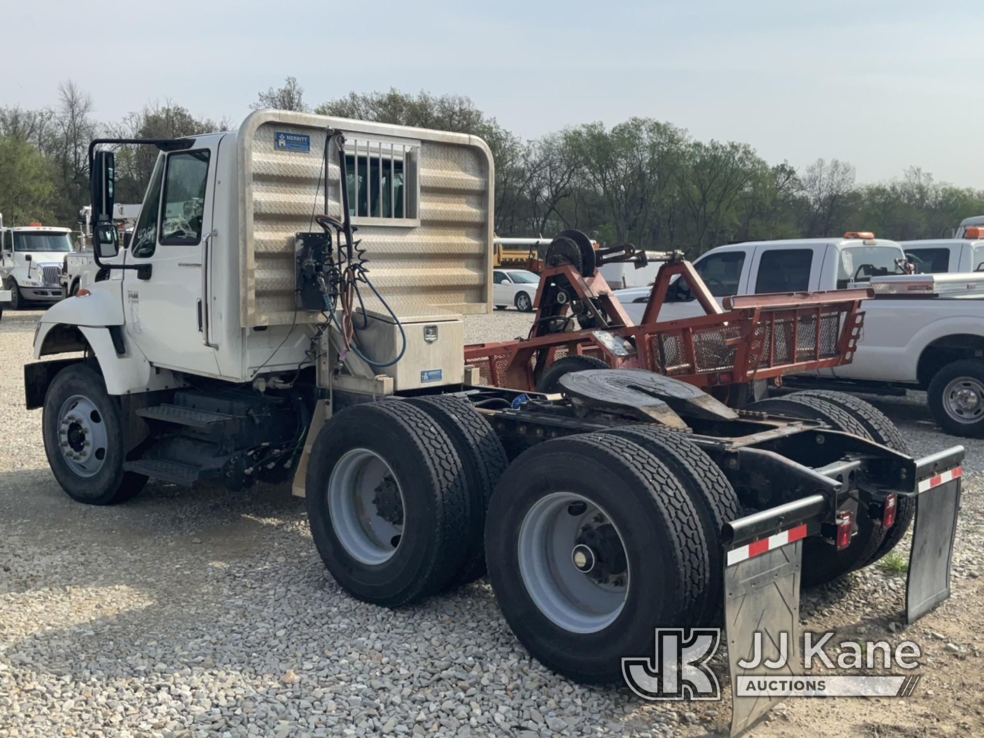 (Tipton, MO) 2003 International 7400 T/A Truck Tractor Runs and Moves.