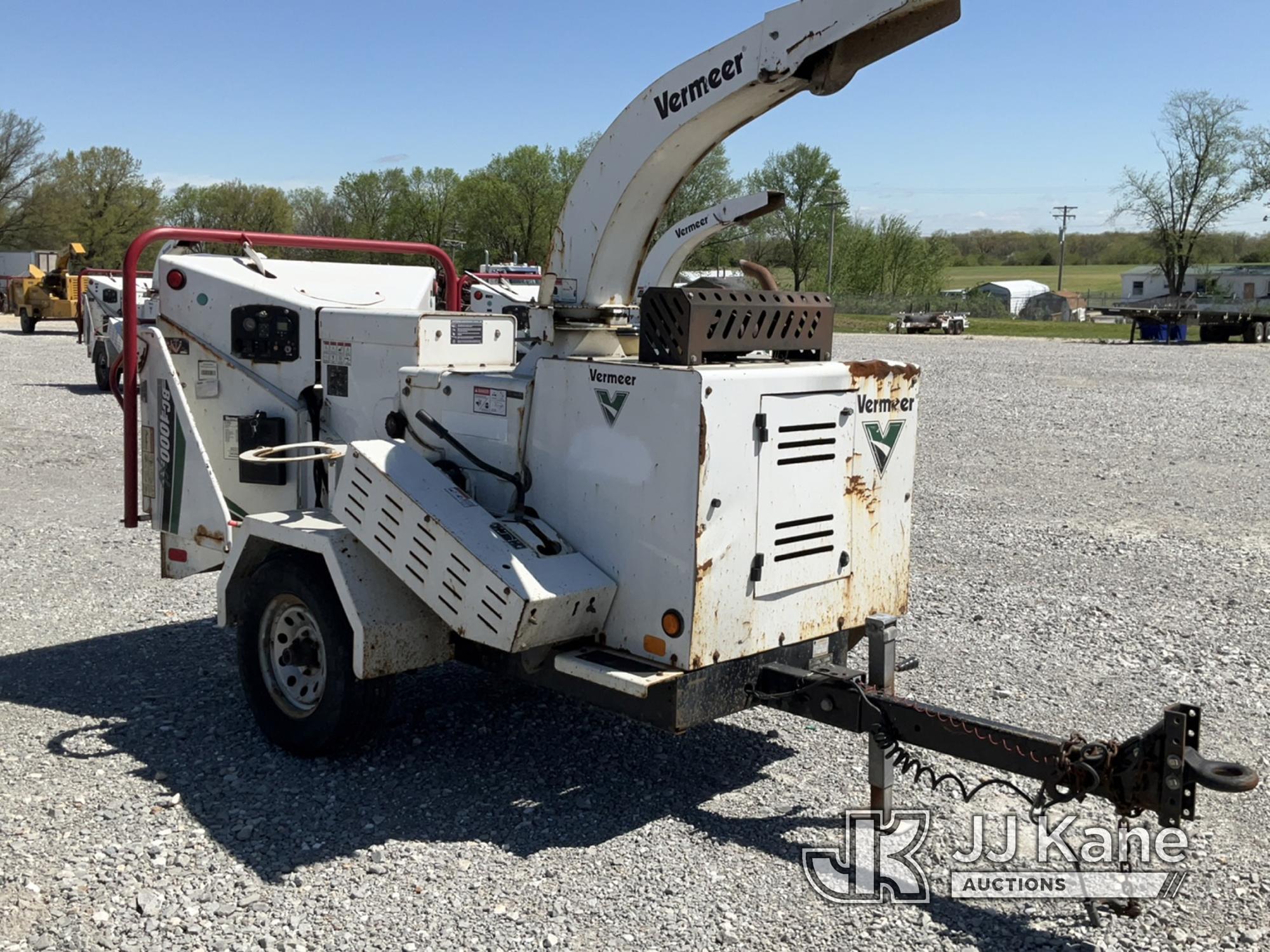 (Hawk Point, MO) 2015 Vermeer BC1000XL Chipper (12in Drum) No Title) (Runs & Operates) (Body Damage