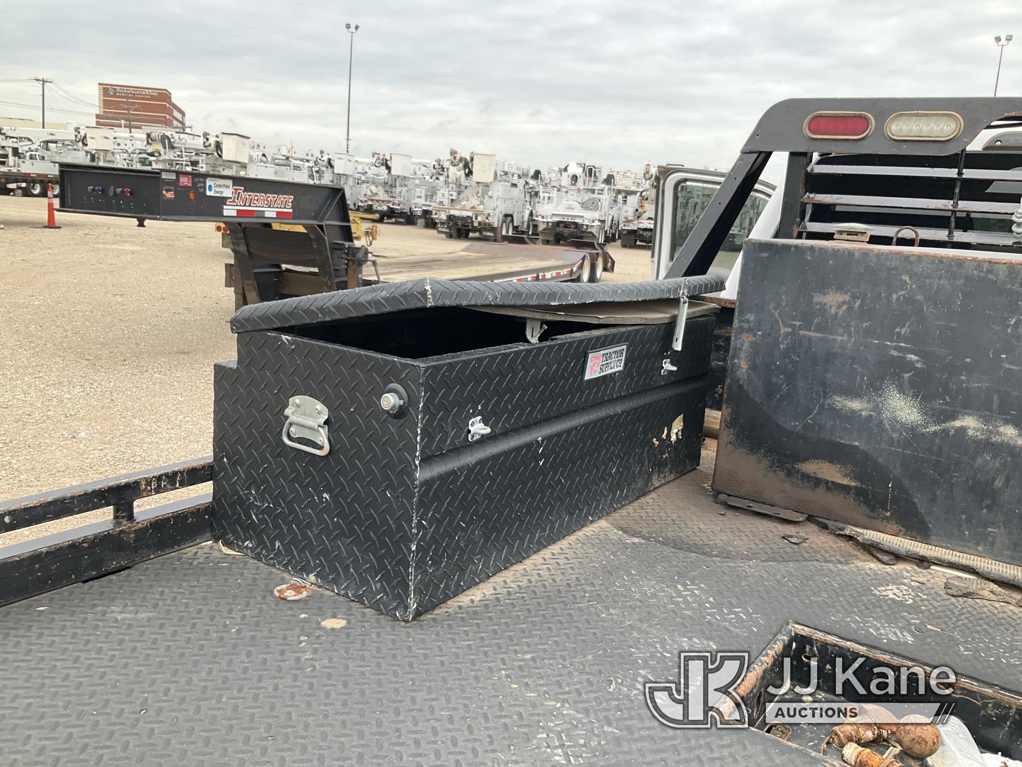 (Waxahachie, TX) 2019 Ford F350 4x4 Crew-Cab Flatbed Truck Runs & Moves) (Jump To Start, Check Engin
