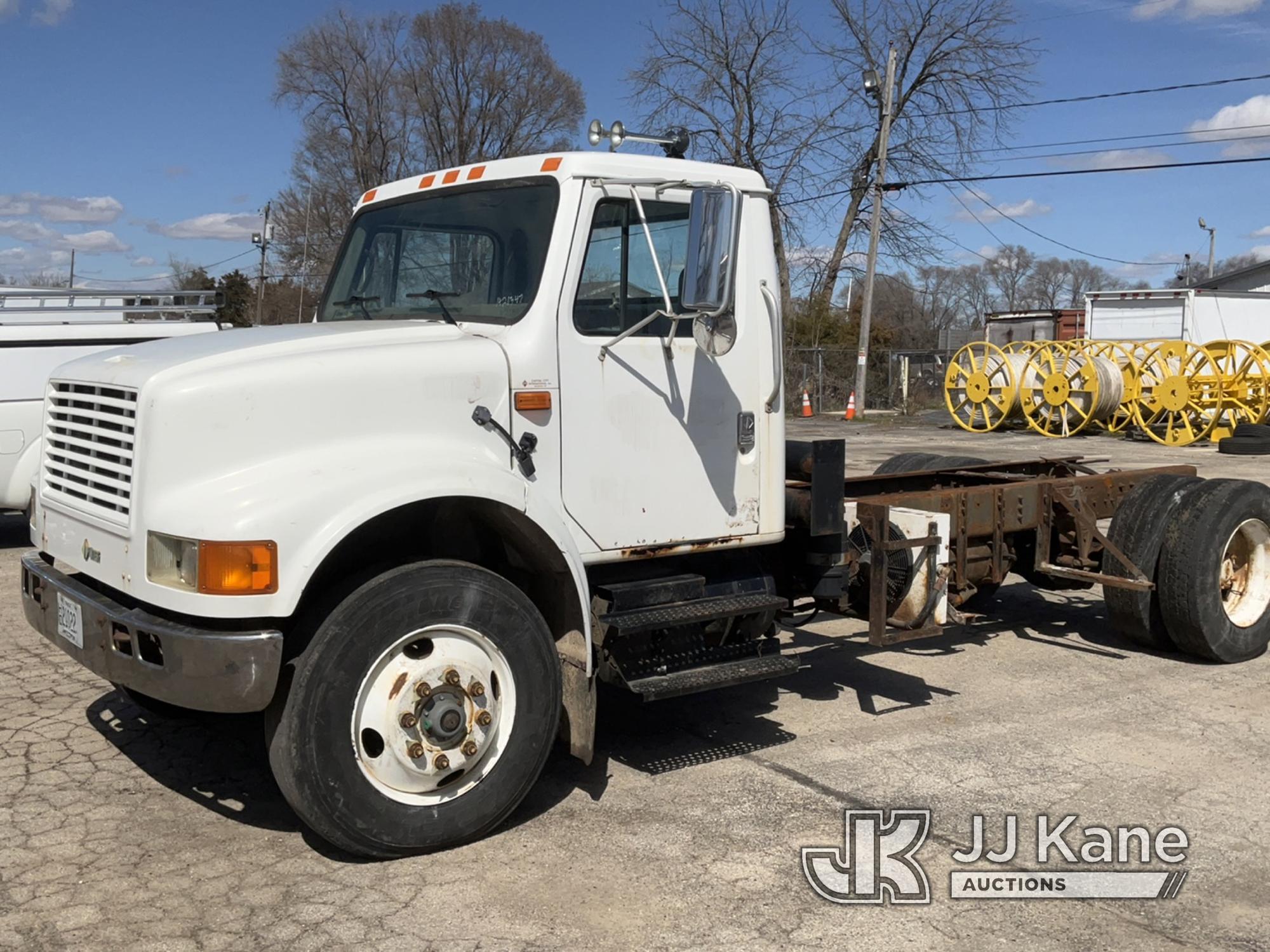(South Beloit, IL) 1997 International 4900 Cab & Chassis Runs & Moves) (Unable to Open Passenger Doo