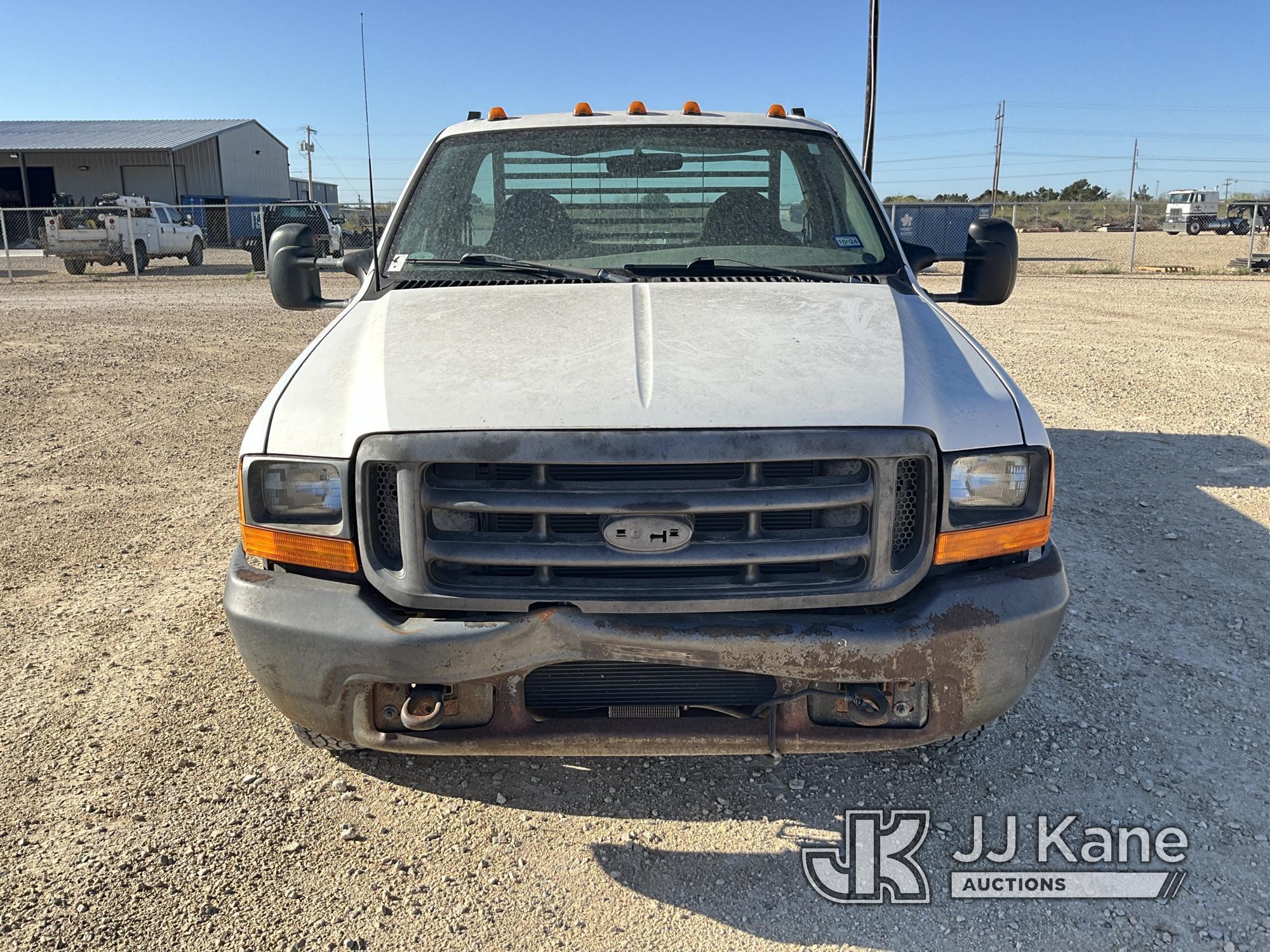 (San Angelo, TX) 2000 Ford F350 Flatbed Truck Runs and Moves, Paint/Rust/Body Damage
