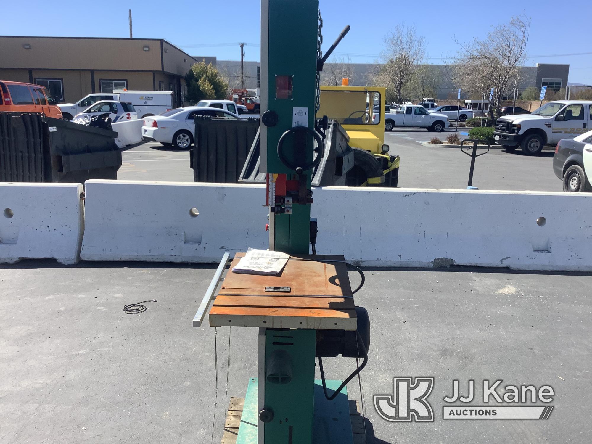 (Jurupa Valley, CA) 1 Grizzly Heavy Duty Bandsaw (Saw) NOTE: This unit is being sold AS IS/WHERE IS