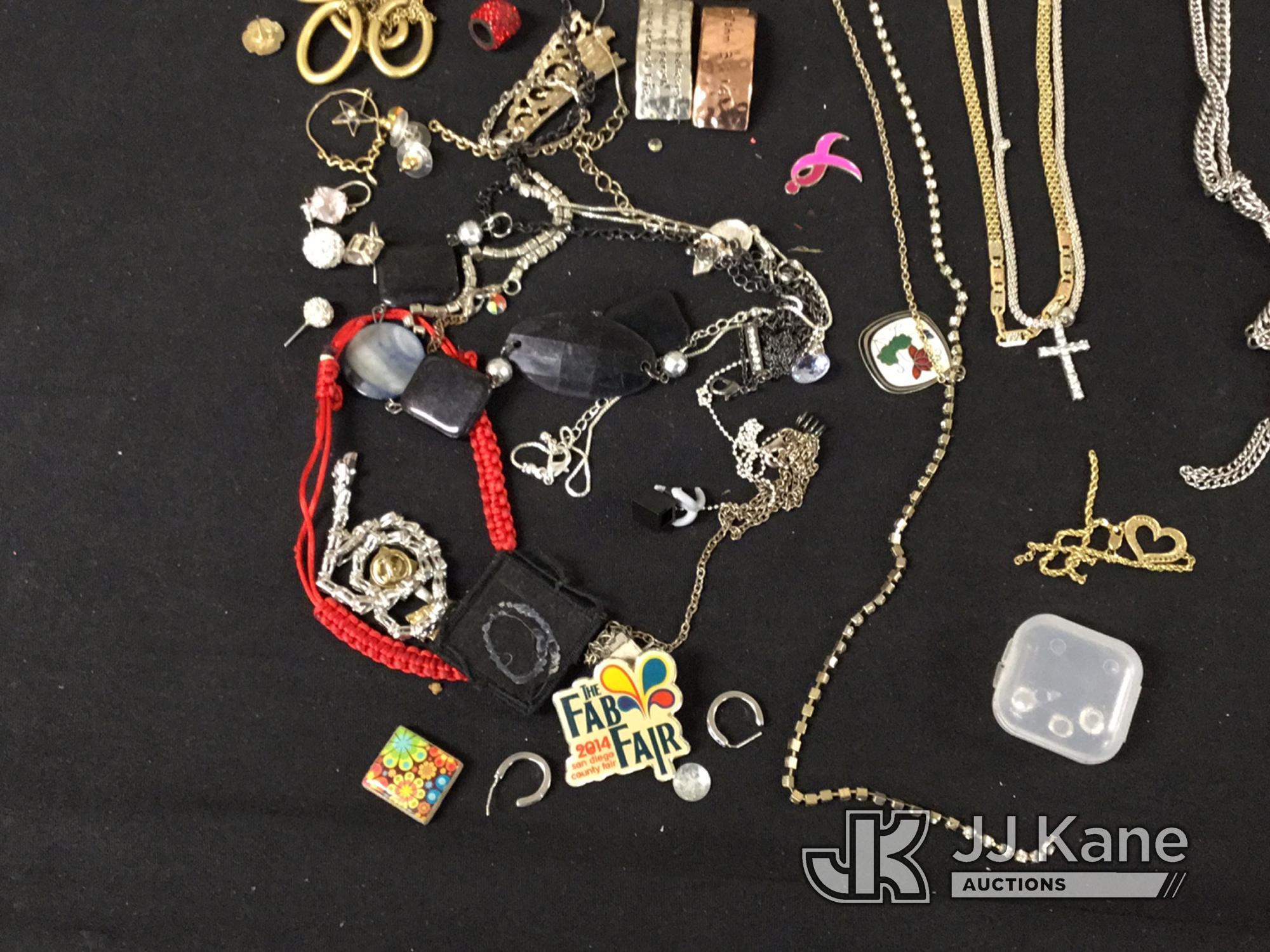 (Jurupa Valley, CA) Necklaces | possibly costume jewelry | authenticity unknown (Used) NOTE: This un