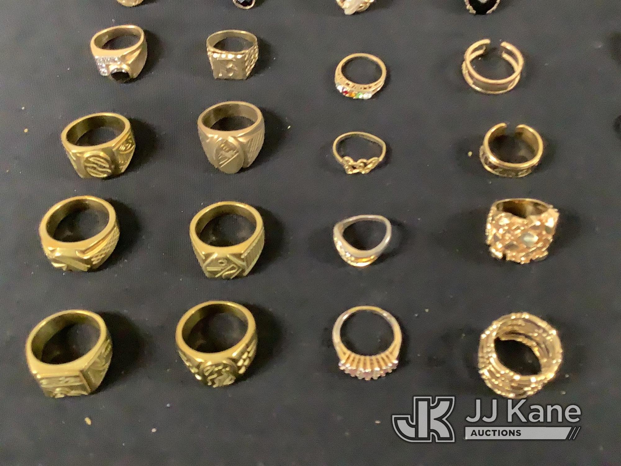 (Jurupa Valley, CA) Rings | possible costume jewelry | authenticity unknown (Used) NOTE: This unit i