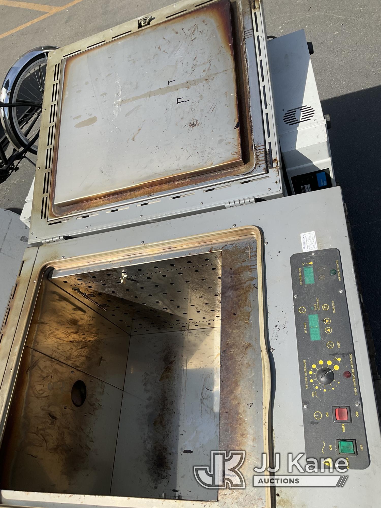 (Jurupa Valley, CA) 2 Heating Ovens (Used) NOTE: This unit is being sold AS IS/WHERE IS via Timed Au
