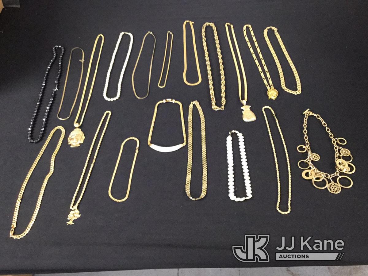 (Jurupa Valley, CA) Lot of chains | possibly costume jewelry | authenticity unknown (Used u) NOTE: T