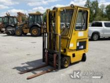 Hyster E35XL Solid Tired Forklift Batteries Bad, Not Operating, Condition Unknown, No Keys