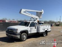 Versalift SHV28PS, Non-Insulated Bucket Truck mounted behind cab on 2005 Chevrolet Silverado 3500HD 