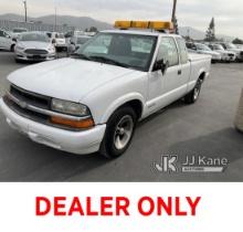 2000 Chevrolet S10 Extended-Cab Pickup Truck Runs & Moves, Driver side Mirror Is Broken