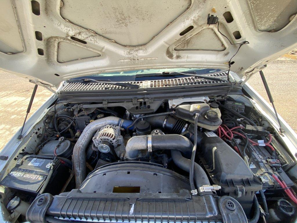 2006 FORD F550 4-DOOR FLATBED TRUCK, 6.0L DIESEL ENGINE, AUTO TRANS, 4X4, AM/FM RADIO, 140'' X 96'' 