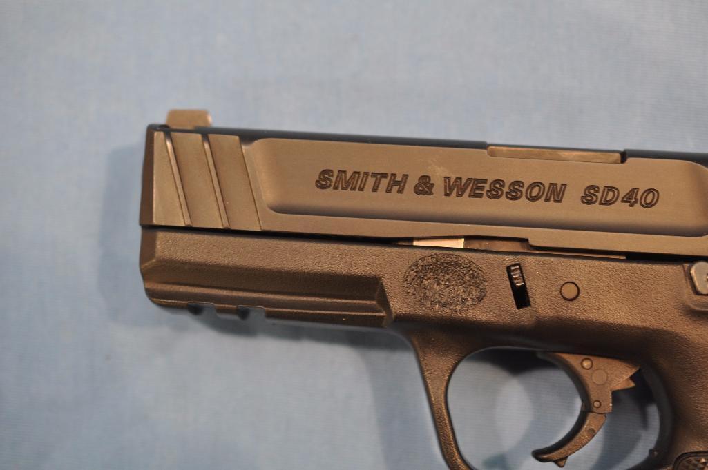 Smith & Wesson SD40 .40 cal Semi Automatic Pistol