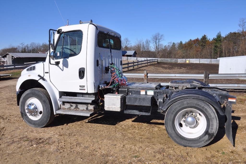 '03 Freightliner Business Class M2 single axle truck