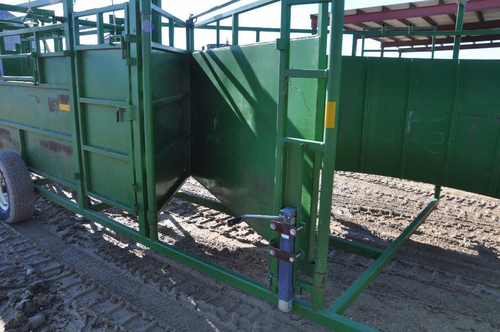 Real-Tuff portable cattle handling system