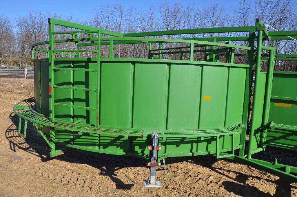 Real-Tuff portable cattle handling system