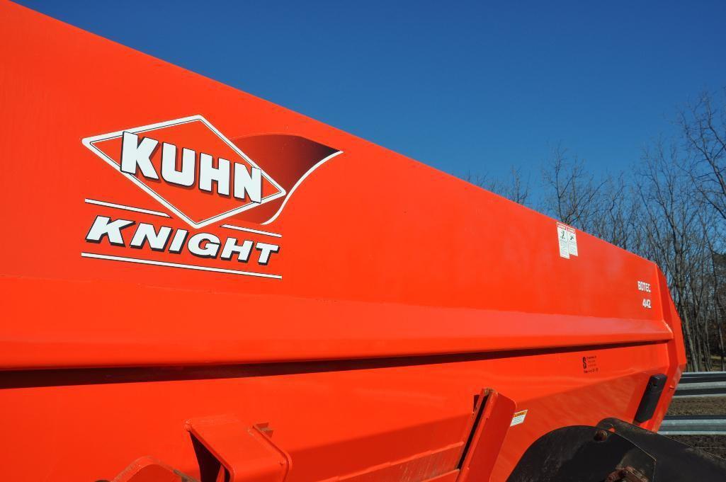Kuhn Knight Botec 4142 mixing feed wagon