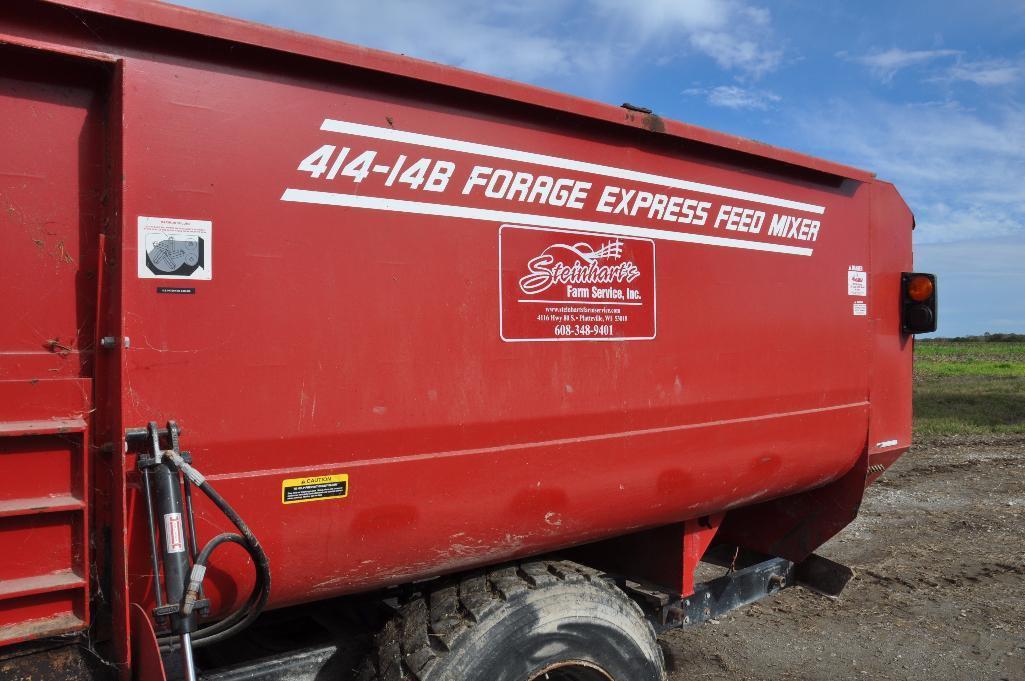 Roto-Mix Forage Express 414-14B mixer feed wagon