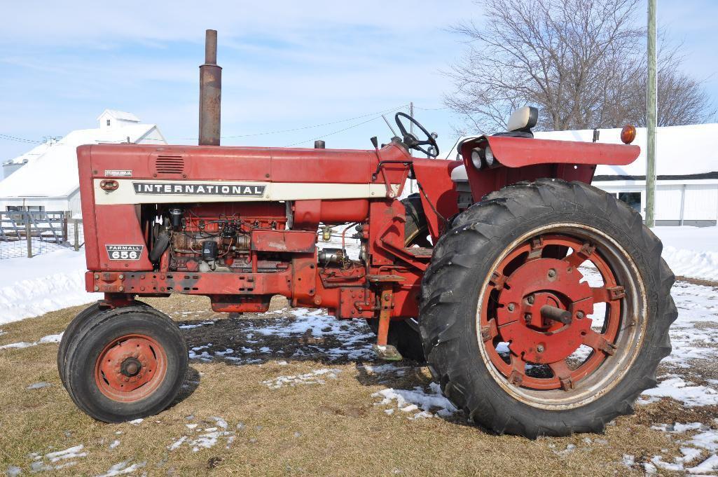 IH 656 gas tractor