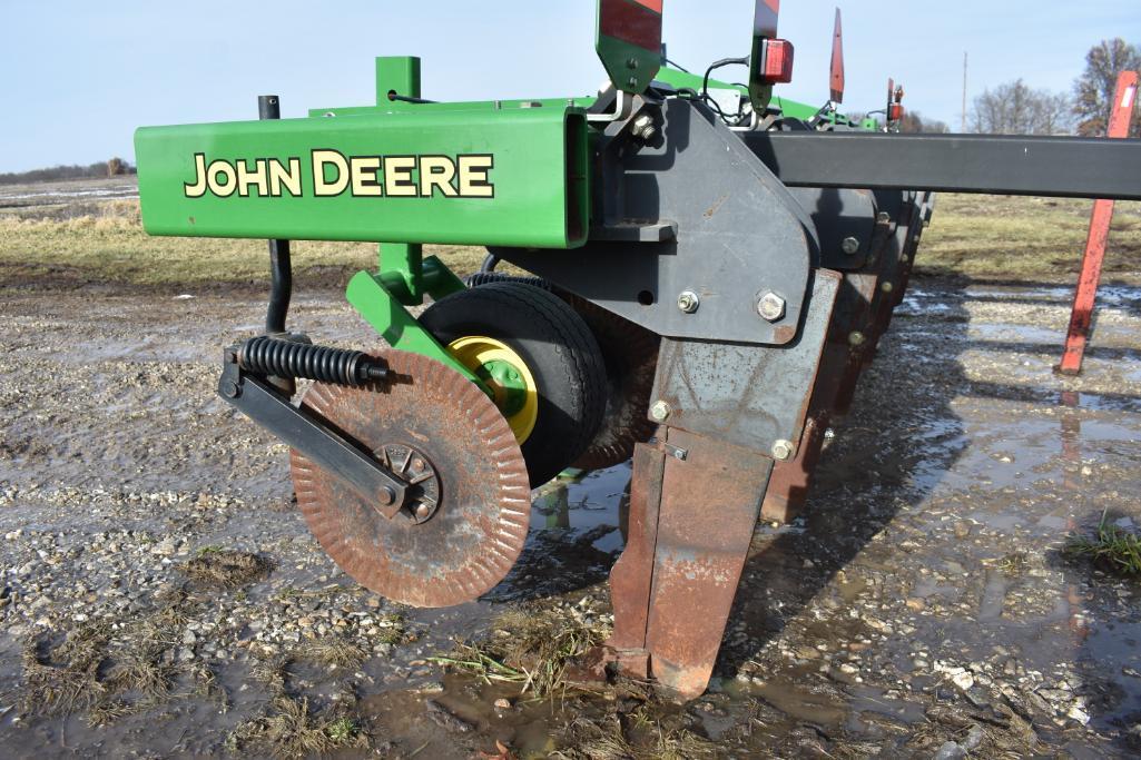 2012 John Deere 2100 7-shank 3-pt. inline ripper