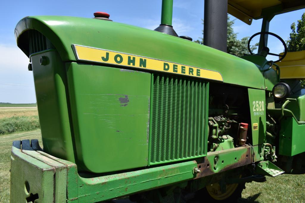 1972 John Deere 2520 2wd tractor
