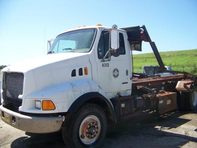 2000 STERLING TANDEM AXLE ROLL OFF TRUCK