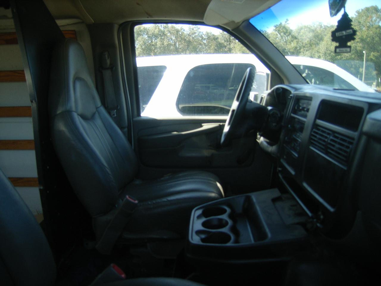 2-07127 (Cars-Van 3D)  Seller:Private/Dealer 2004 GMC SAVANA