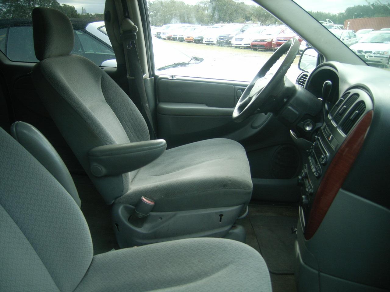 3-07110 (Cars-Van 4D)  Seller:Private/Dealer 2006 CHRY TOWN&COUN
