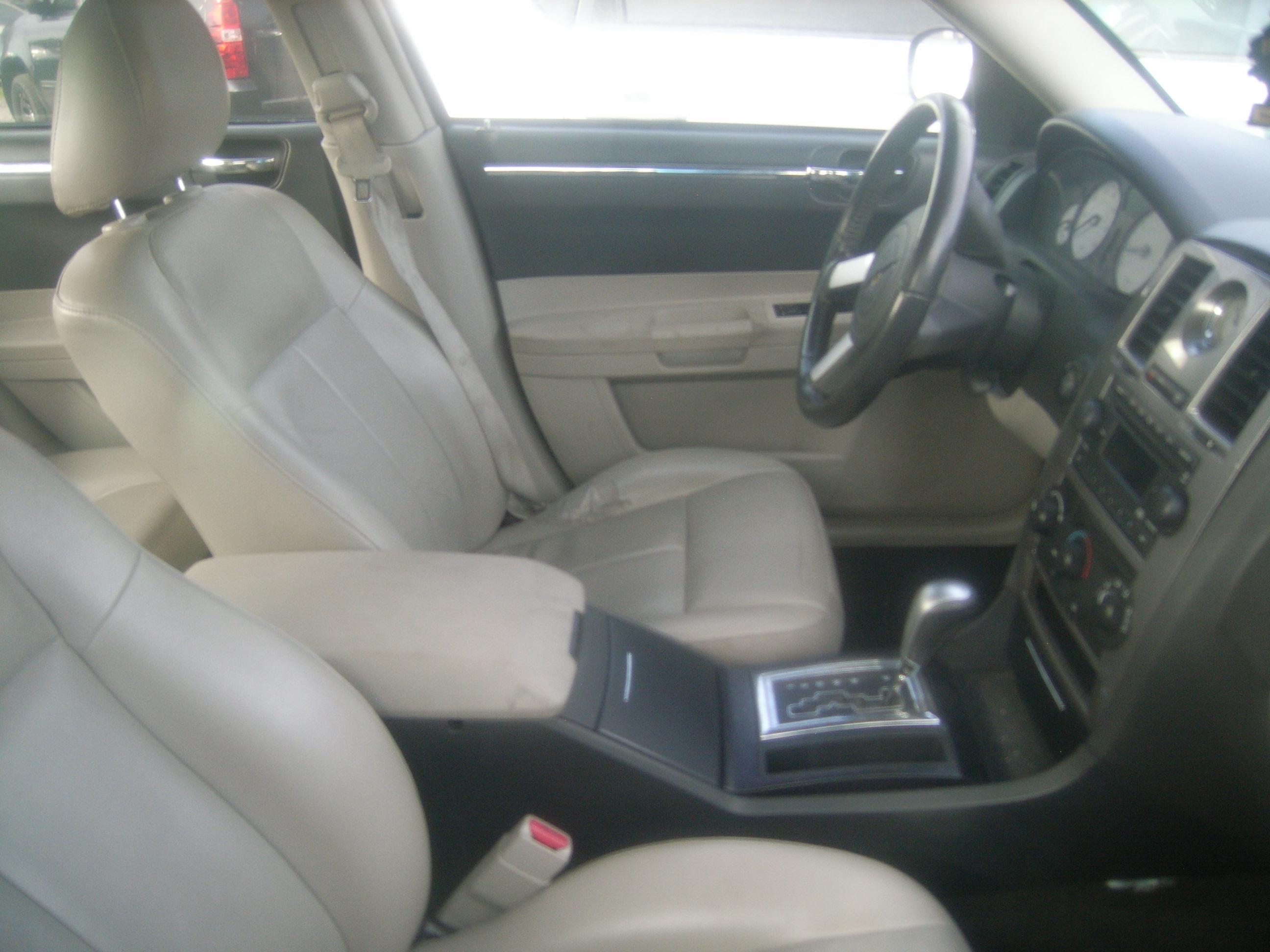 3-07117 (Cars-Sedan 4D)  Seller:Private/Dealer 2006 CHRY 300