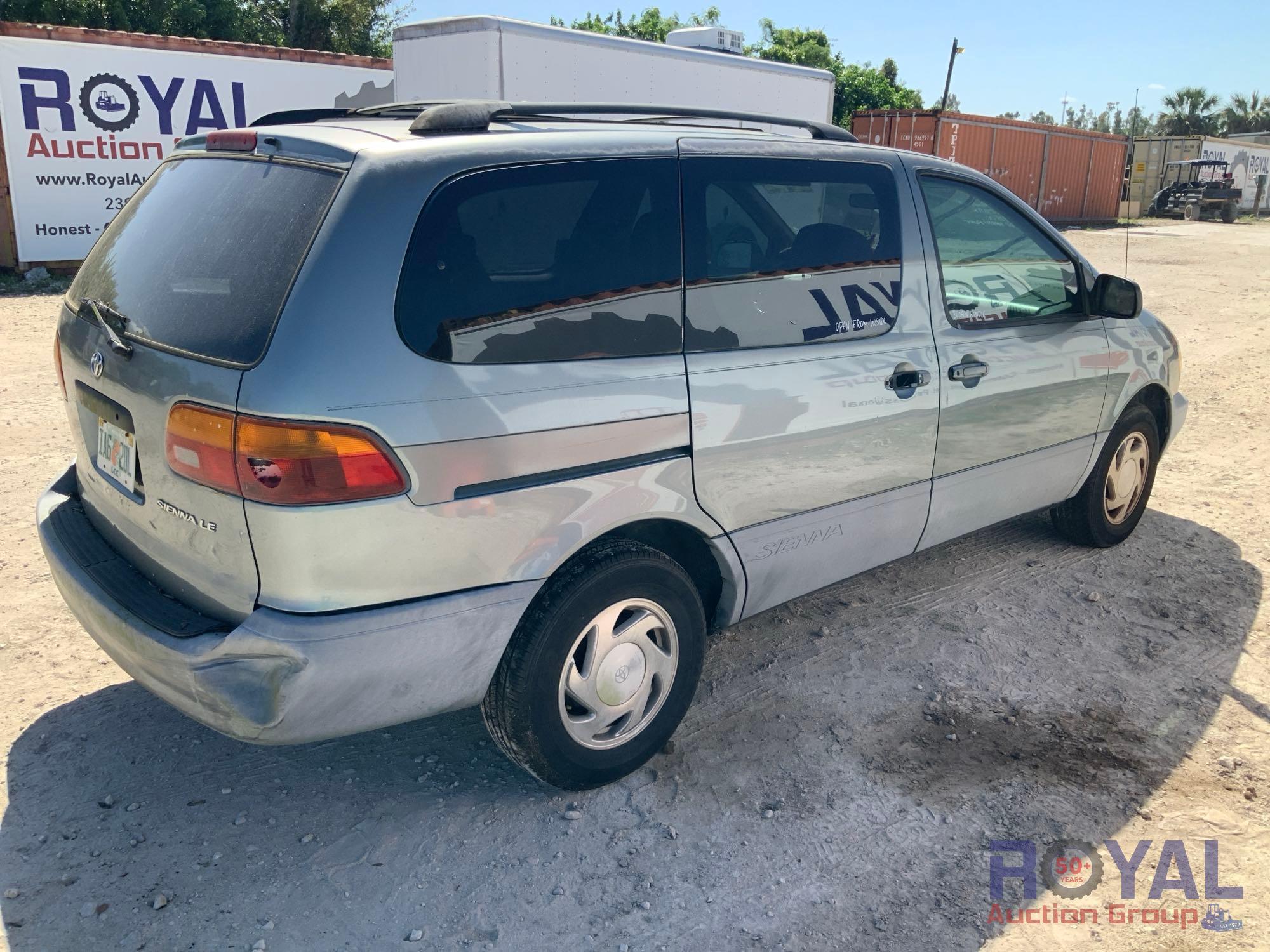 1998 Toyota Sienna Mini Van